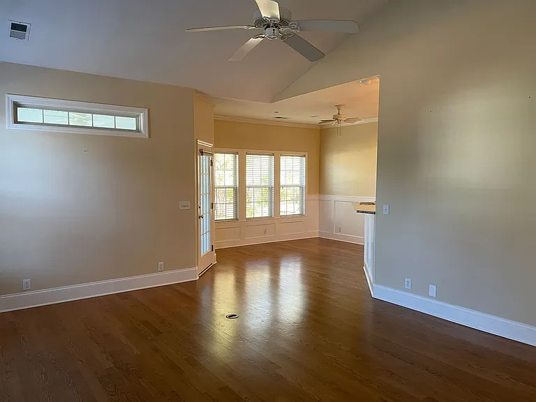 621 Riverwood Dr SE — Photo 5