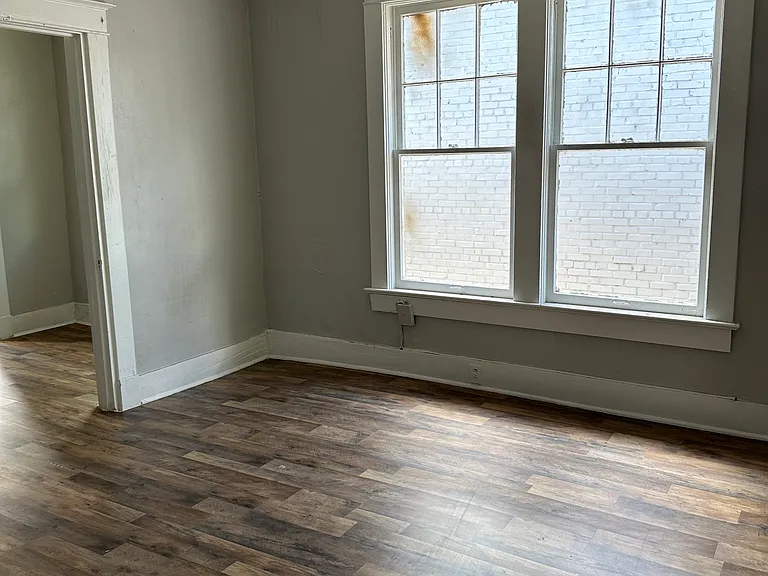 1253 Thomas St — Photo 11