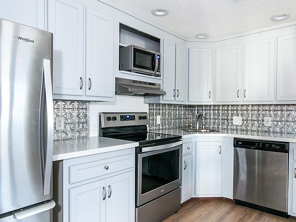 3rd image of 20 Dogwood Drive