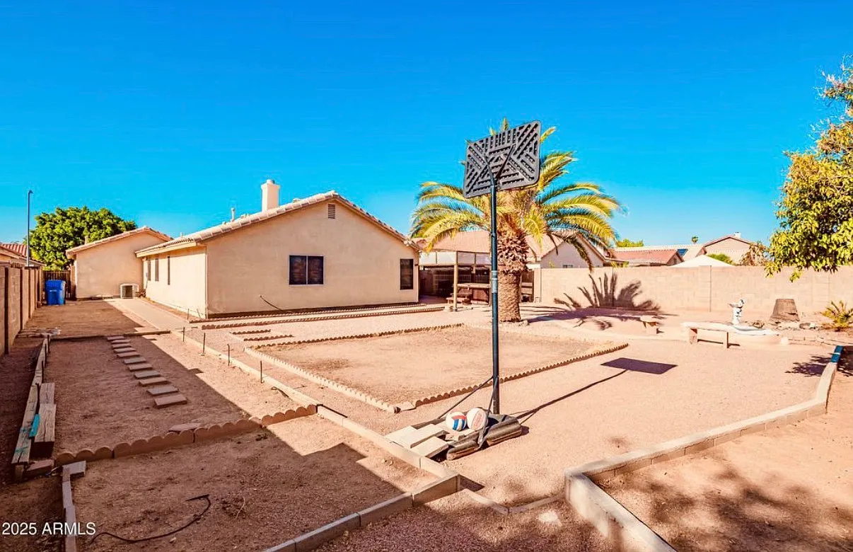 4 bed, 2272 sqft, $2,295 — Photo 3