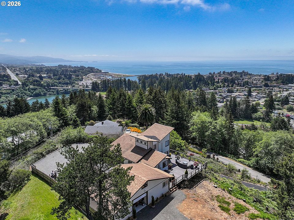 1st image of 895 Marina Heights Rd