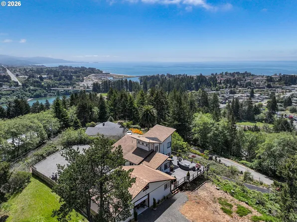 895 Marina Heights Rd, Brookings, OR 97415