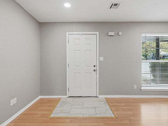5th image of 607 W 150th St S