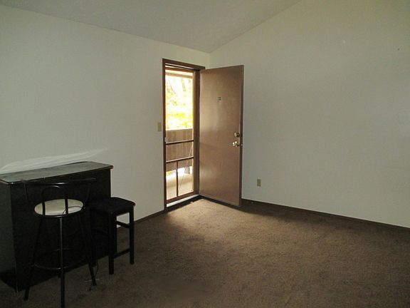 5th image of 695 Frederick Blvd APT 3B