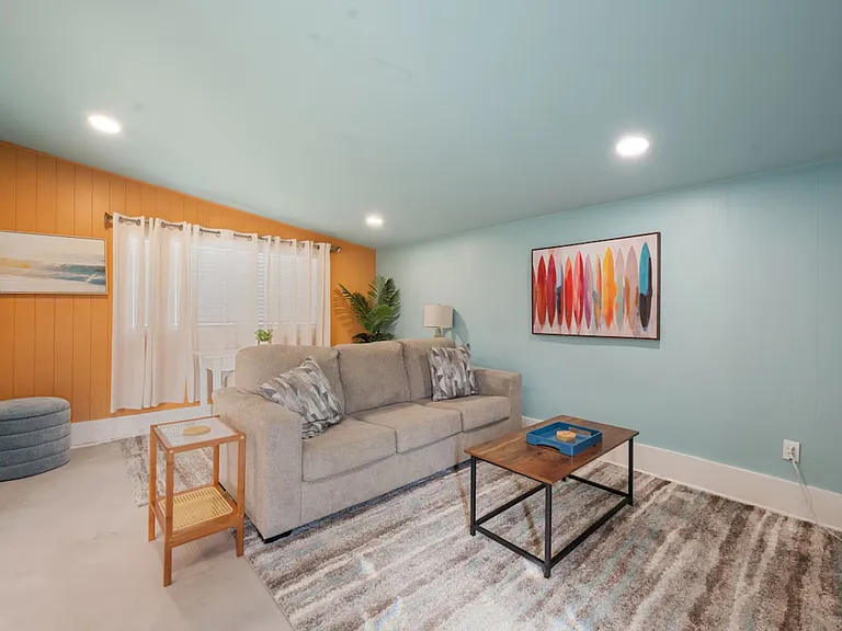 320 Belair Ave — Photo 6