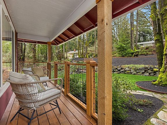 5th image of 1585 NE Park View Drive