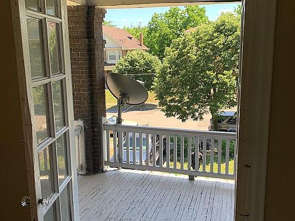 4th image of 810 Cleveland Ave