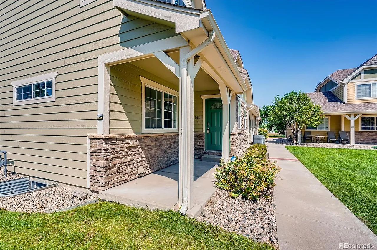 4 bed, 2090 sqft, $2,700 — Photo 2