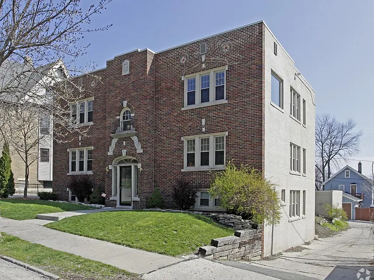 2220 N Bremen St #4 — Photo 1