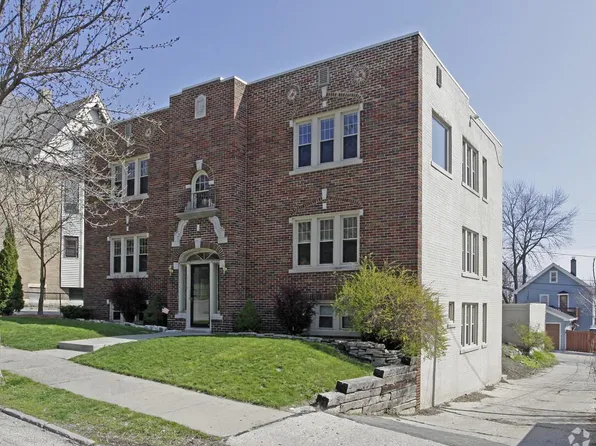 2220 N Bremen St APT 4, Milwaukee, WI 53212