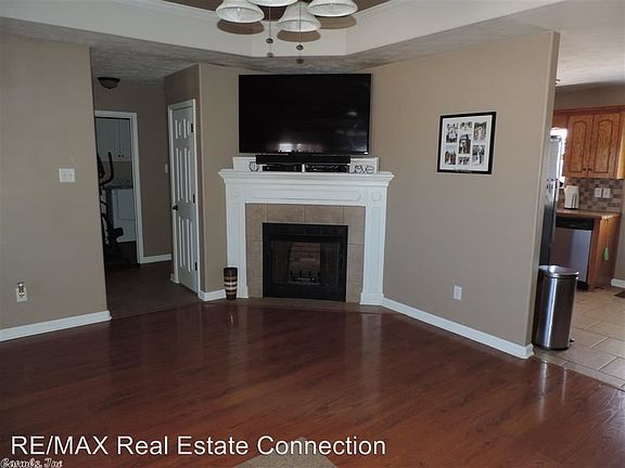 3rd image of 2414 Canterbury Ln
