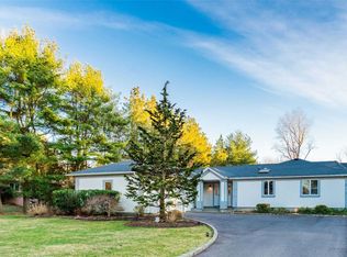 4 Corwin Ct, Dix Hills, NY 11746