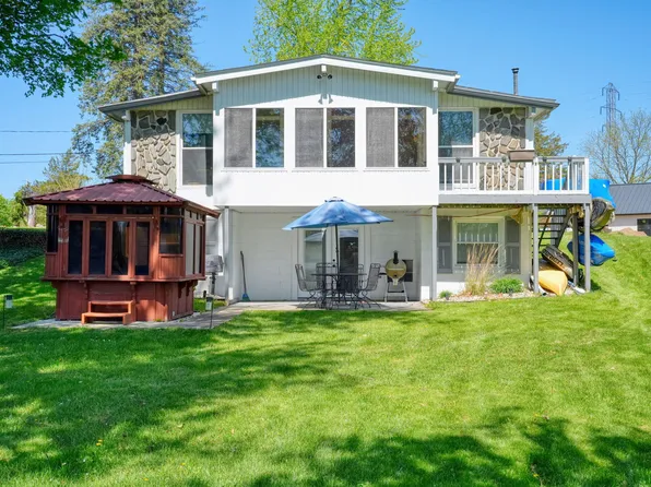 261 Somerset Dr, Brooklyn, MI 49230