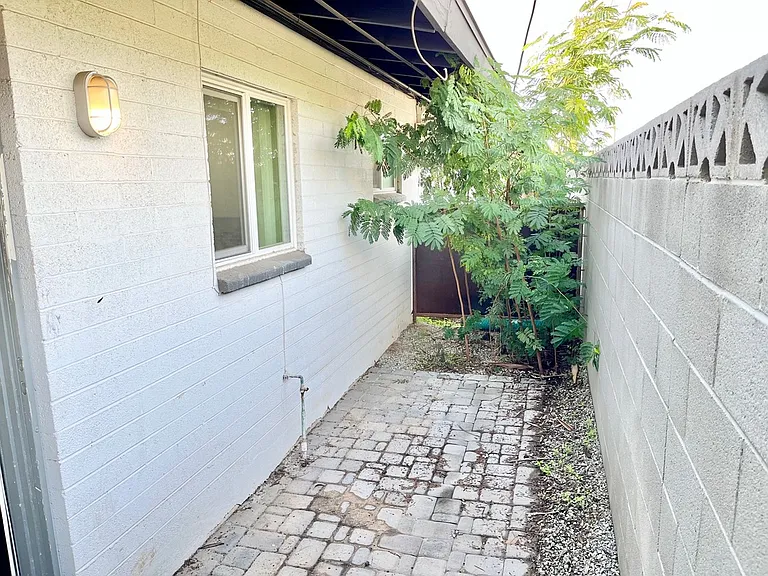 2726 E Glenrosa Ave #4 — Photo 18