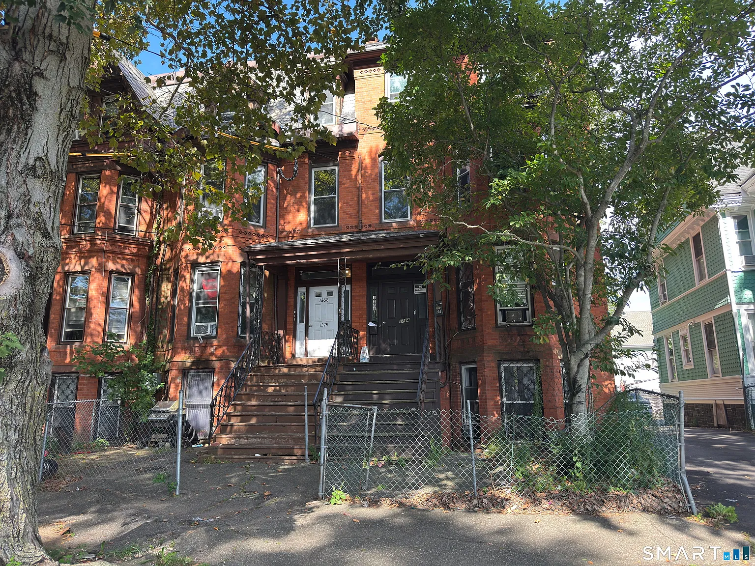 4 bed, 1.5 bath, 1940 sqft, $2,400 — Photo 1