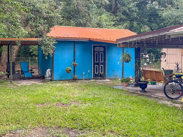 623 W Old Pass Rd — Photo 1