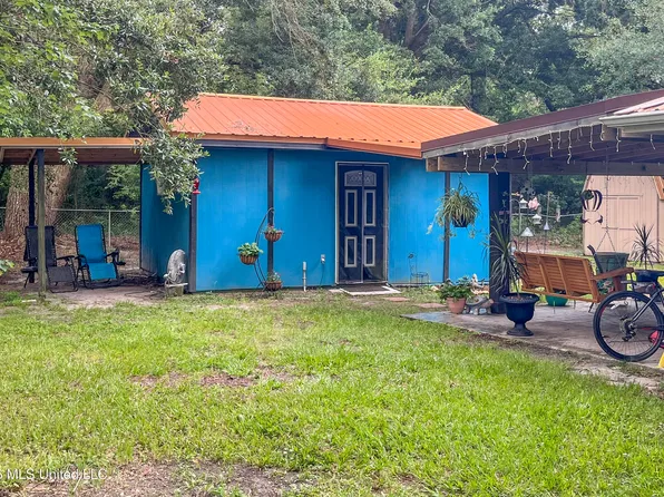 623 W Old Pass Rd, Long Beach, MS 39560