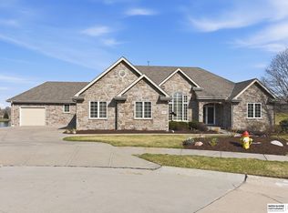 4802 Lakeside Cir, Bellevue, NE 68133