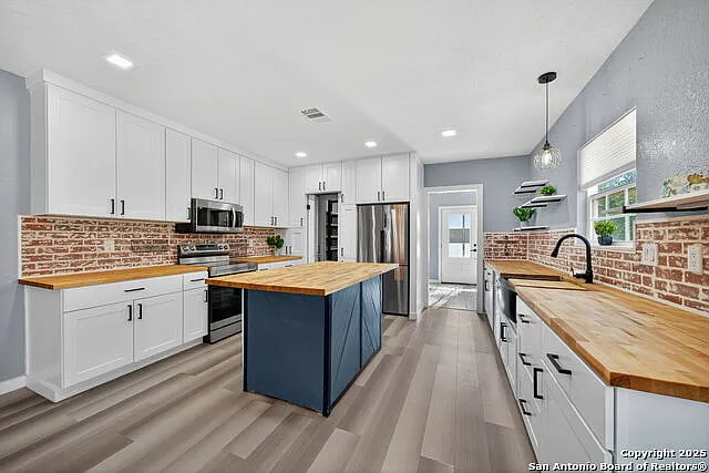 1203 Avenue J — Photo 10