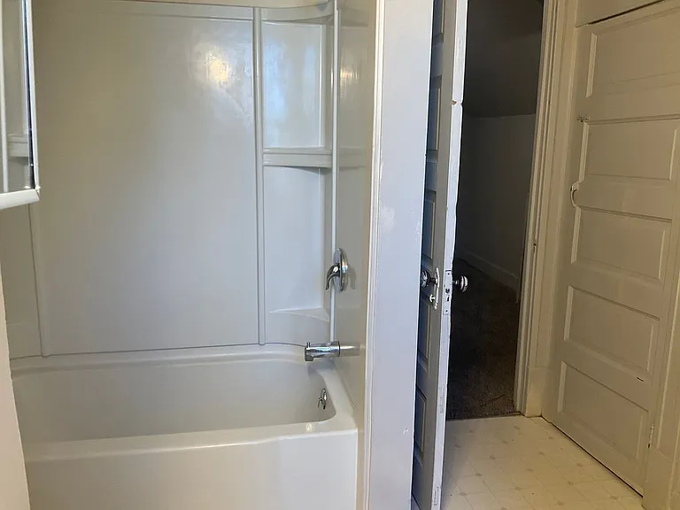 215 Woodbine St — Photo 10