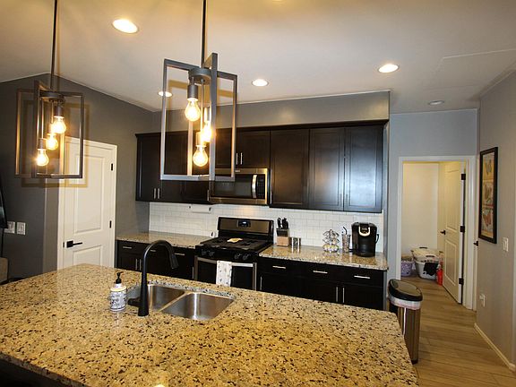 3rd image of 901 E Bottomlands Ln