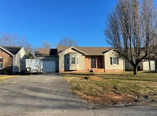 668 Winchester Dr, Hopkinsville, KY 42240
