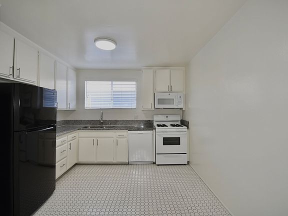 4th image of 4565 Hazeltine Ave APT 206