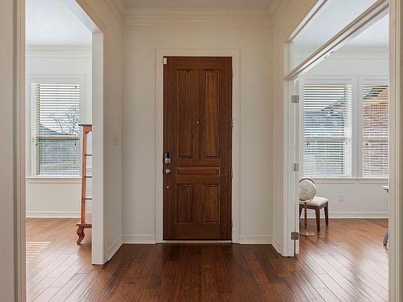 3rd image of 5303 Riviera Ct