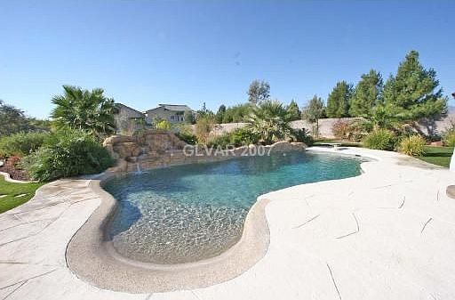 PEBBLE TECH/DIVING BOARD