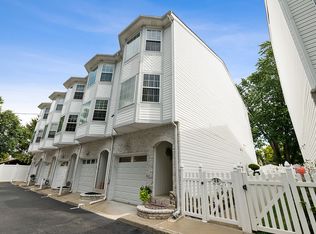 26 Conference Ct, Staten Island, NY 10307