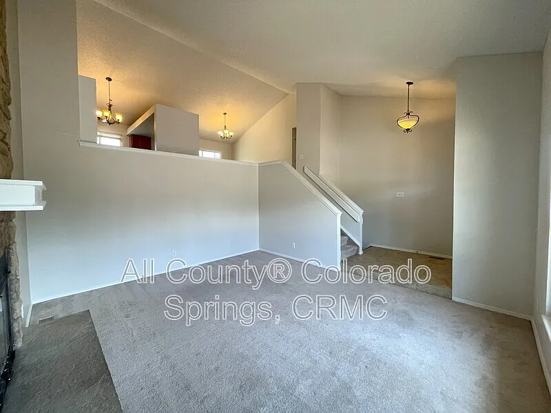 4 bed, 2.5 bath, 2117 sqft, $2,395 — Photo 4