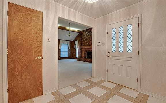 3rd image of 502 Pebblecreek Dr