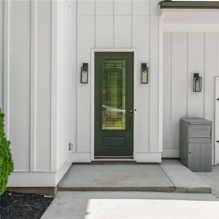 4 bed, 4.5 bath, 4262 sqft, $4,500 — Photo 2