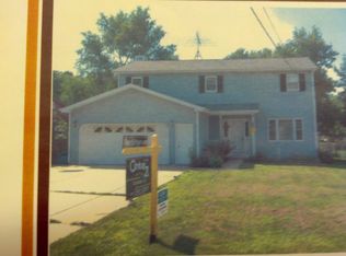 1010 Hooks Ln, McHenry, IL 60050