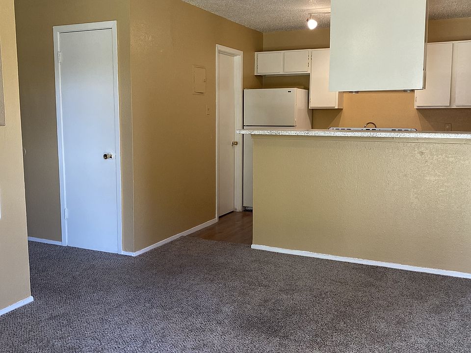 Efficiency living room & kitchen