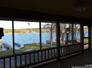 698 Lakeshore Dr N, Bandera, TX 78003