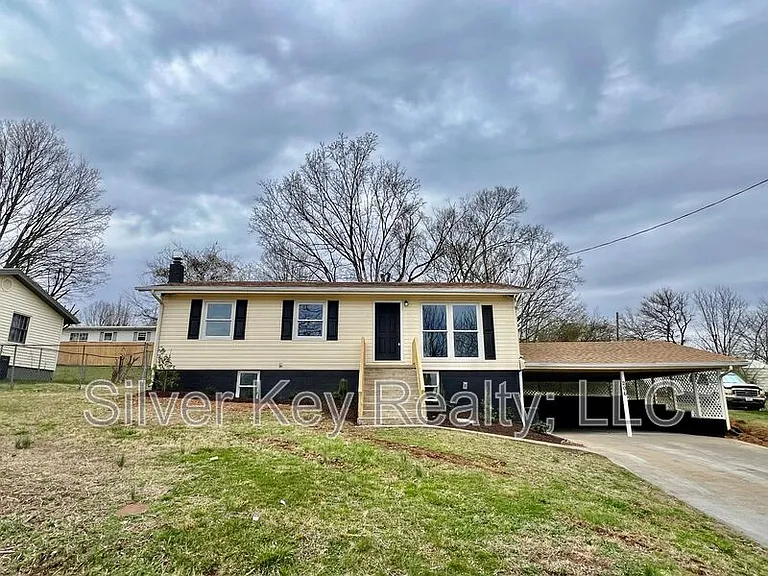 206 Riggs St — Photo 1
