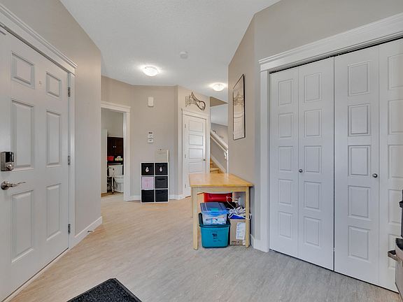 4th image of 956 Morris Way
