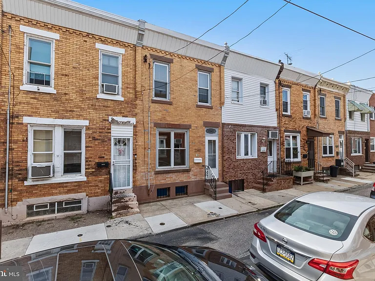 2340 S Hutchinson St — Photo 8
