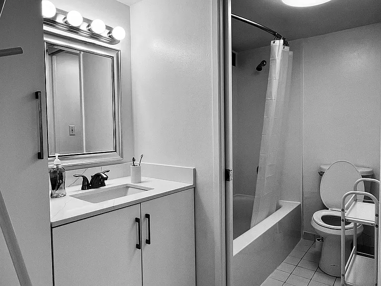 16909 N Bay Rd #907 — Photo 16