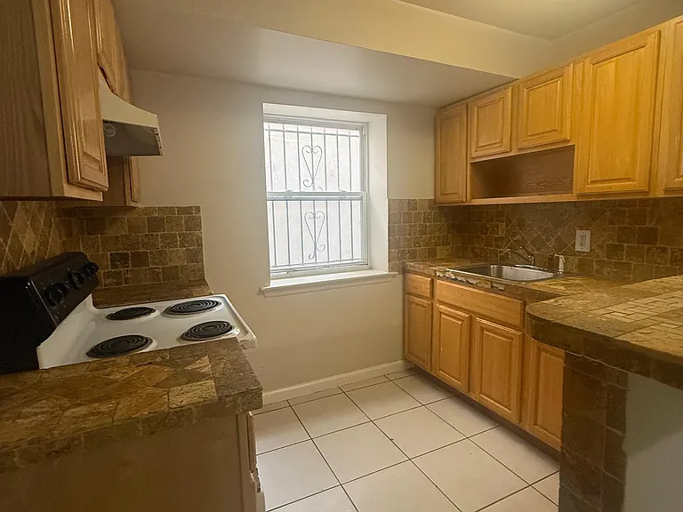 285 S 6th St #1F — Photo 11
