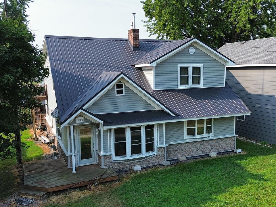1st image of 230 2nd Ave W