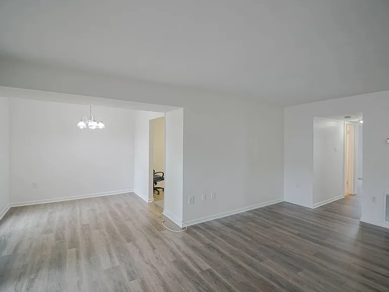 6 Canterbury Sq #301B — Photo 10