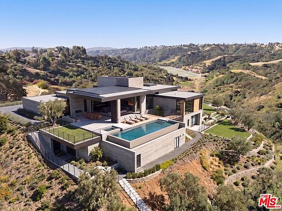 4th image of 3075 Nicada Dr