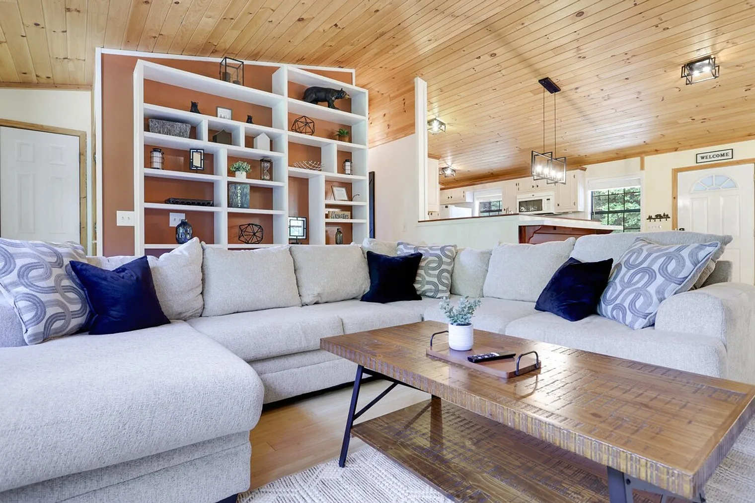 5 bed, 3.0 bath, $5,618 — Photo 2