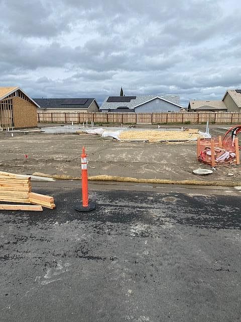 2nd image of 704 W Red Oak Avenue S