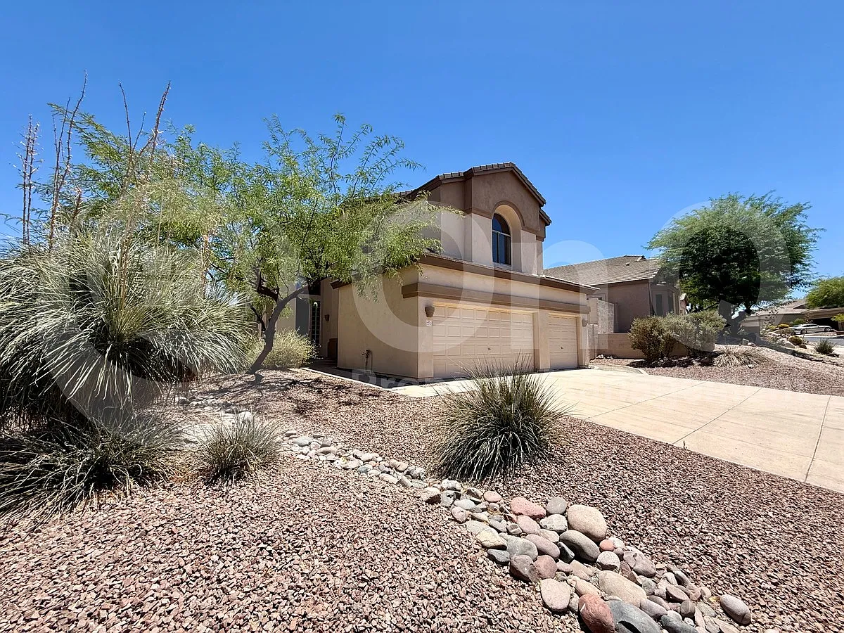 4 bed, 3.0 bath, 2451 sqft, $2,999 — Photo 2