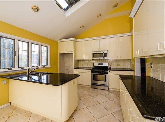 5th image of 1801 White St