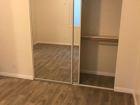 3rd image of 10035 S Manhattan Pl