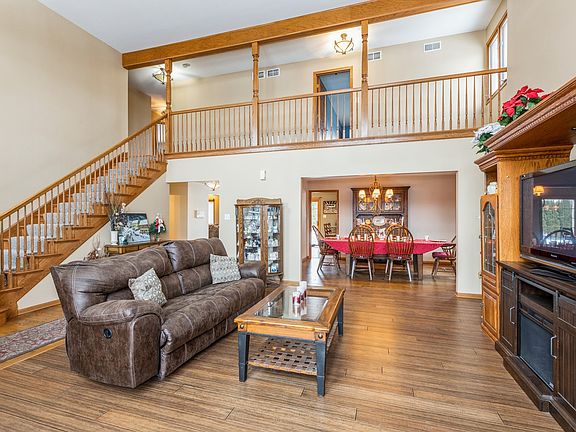 3rd image of 8737 Brown Ln